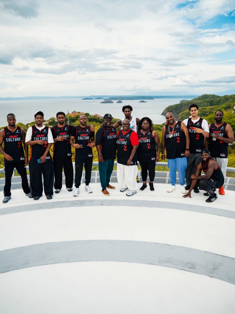 一家都穿2号！戴维恩·米切尔：又长大一岁 是家人帮助我走到今天